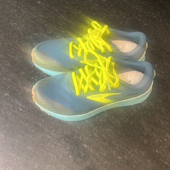 Men’s Blue and Yellow Brooks  Athletic Shoes - Picture 5 of 7